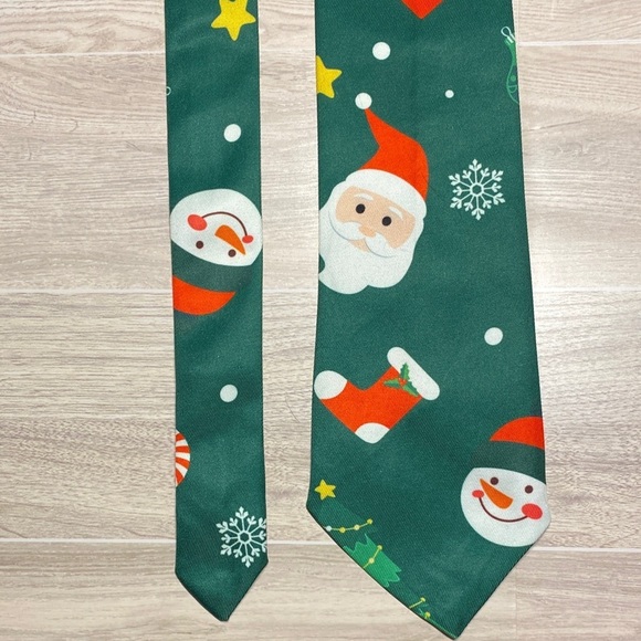 Holiday Green Santa Tie for Men - Picture 2 of 12